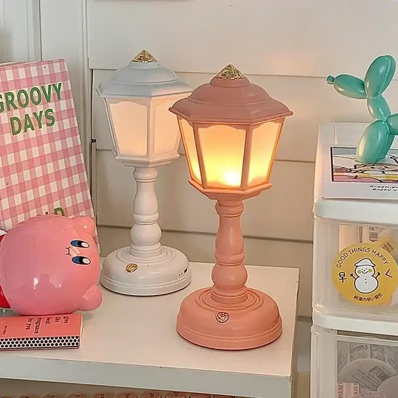 Lámpara de Escritorio “Farol” + Cargador USB. 19x9Cms