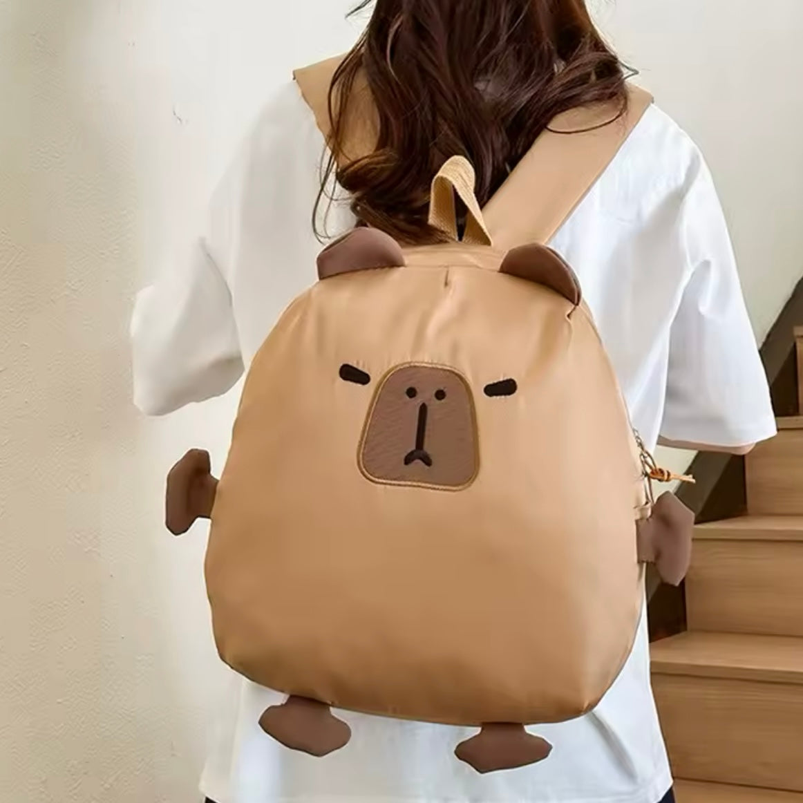 Mochila + Llavero “Capybara”. 38x32cms