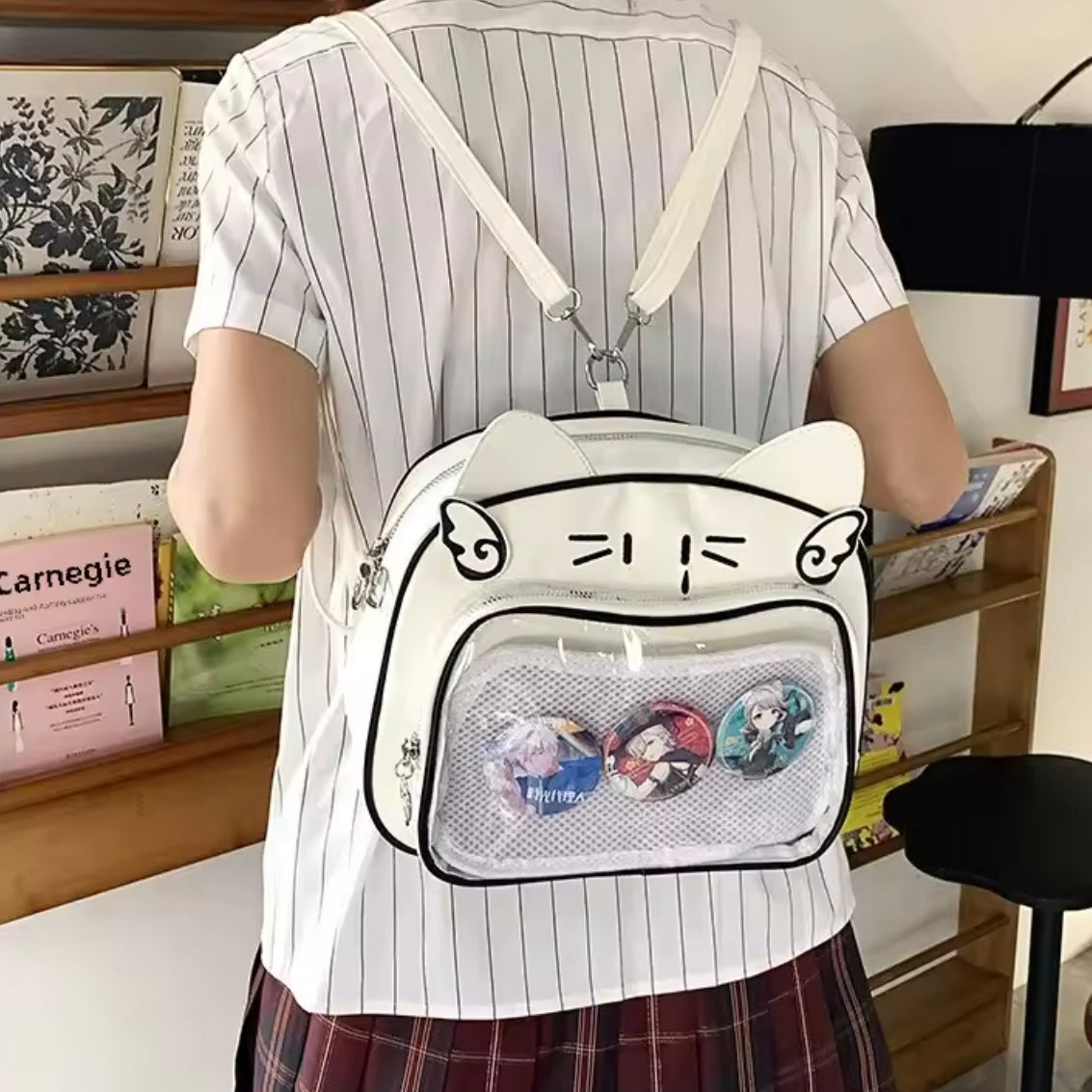 Mochila- Bolso “Gatito Alas”. Material Cuerina 26x22x13cms