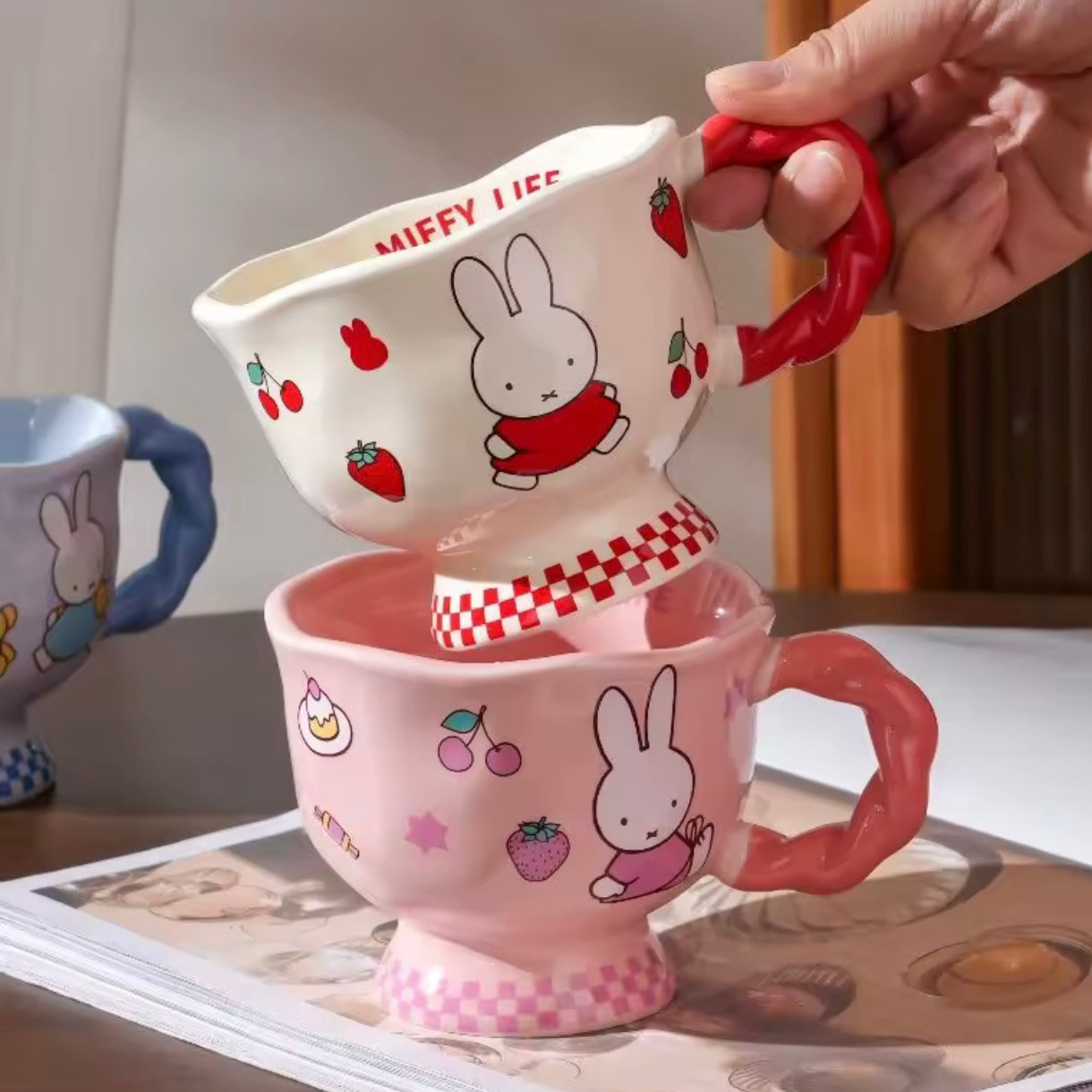 Taza “MIFFY”. Material Cerámica
