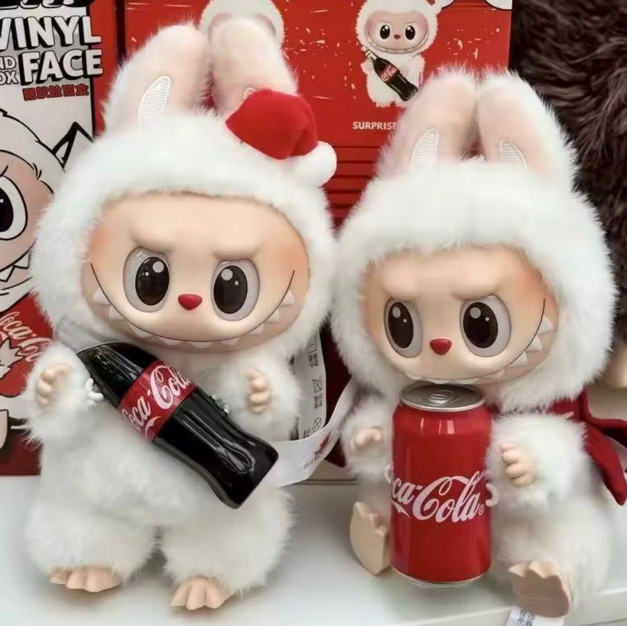 Llavero Sorpresa “Labubu CocaCola” . 16Cms