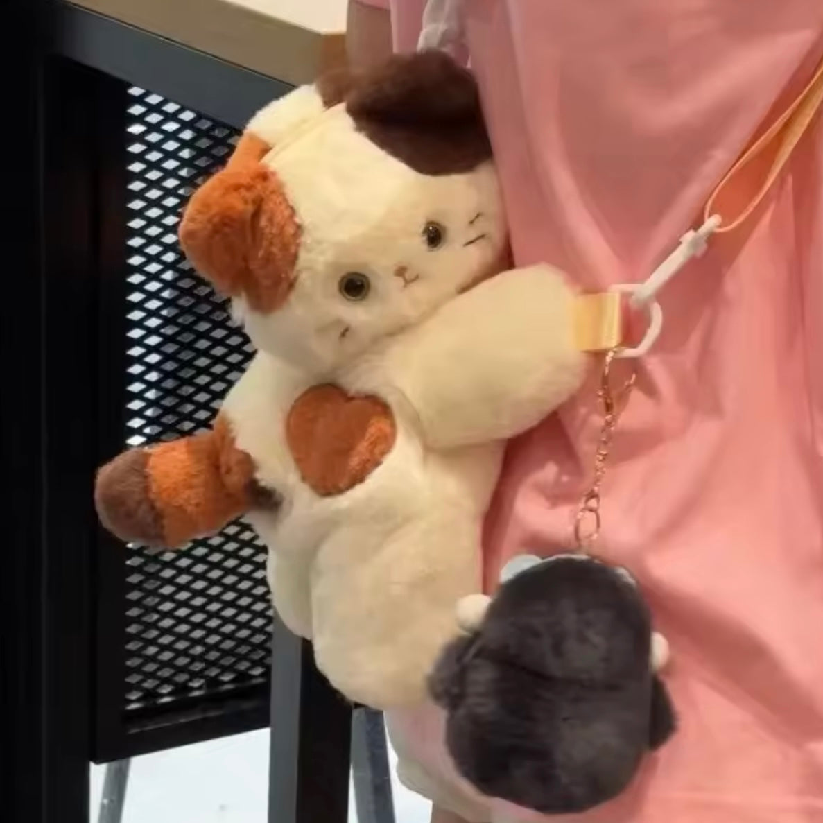 Cartera-Mochila “Gatito Abrazos”. 25cms