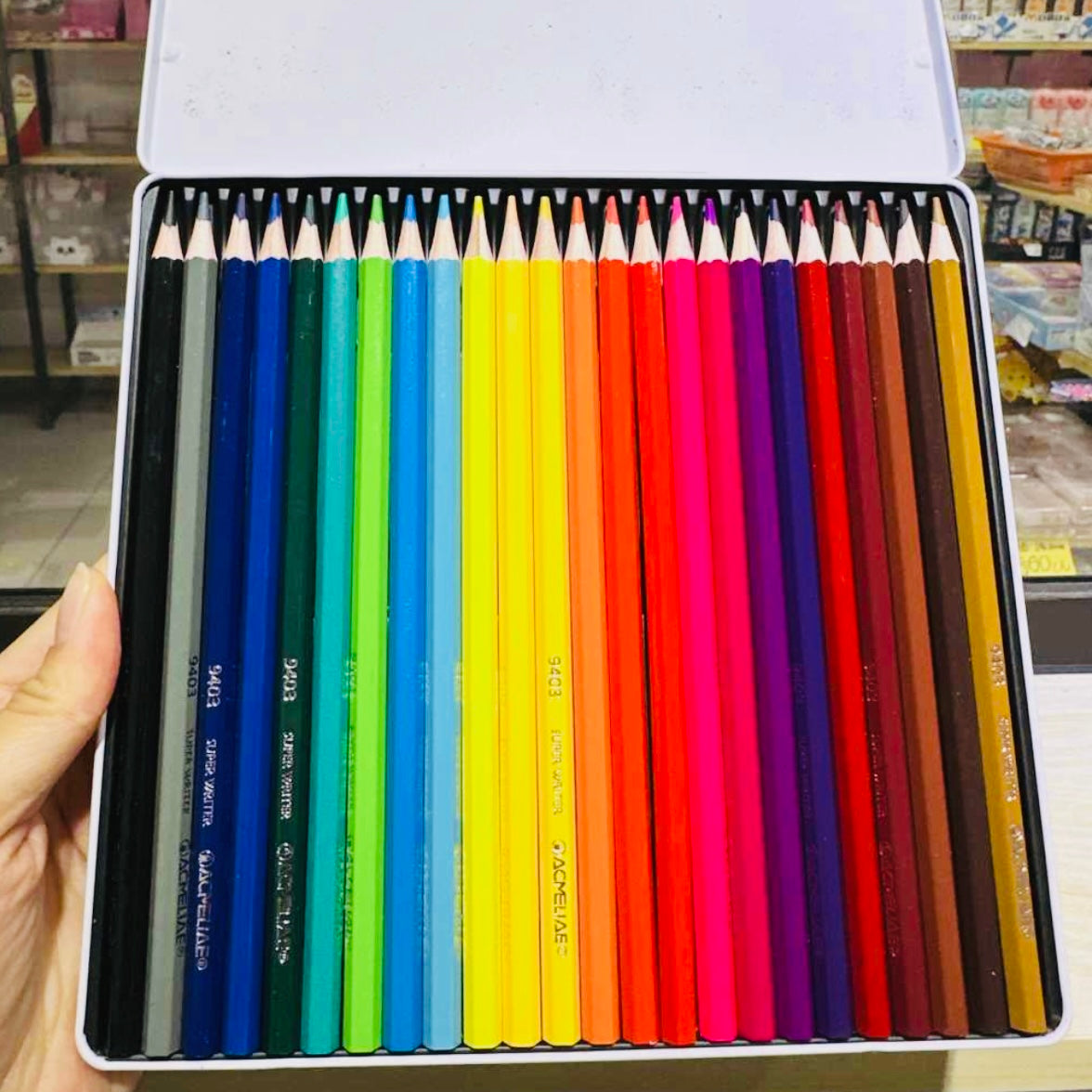 Set 24 lápices a palo, distintos colores. Caja Metálica