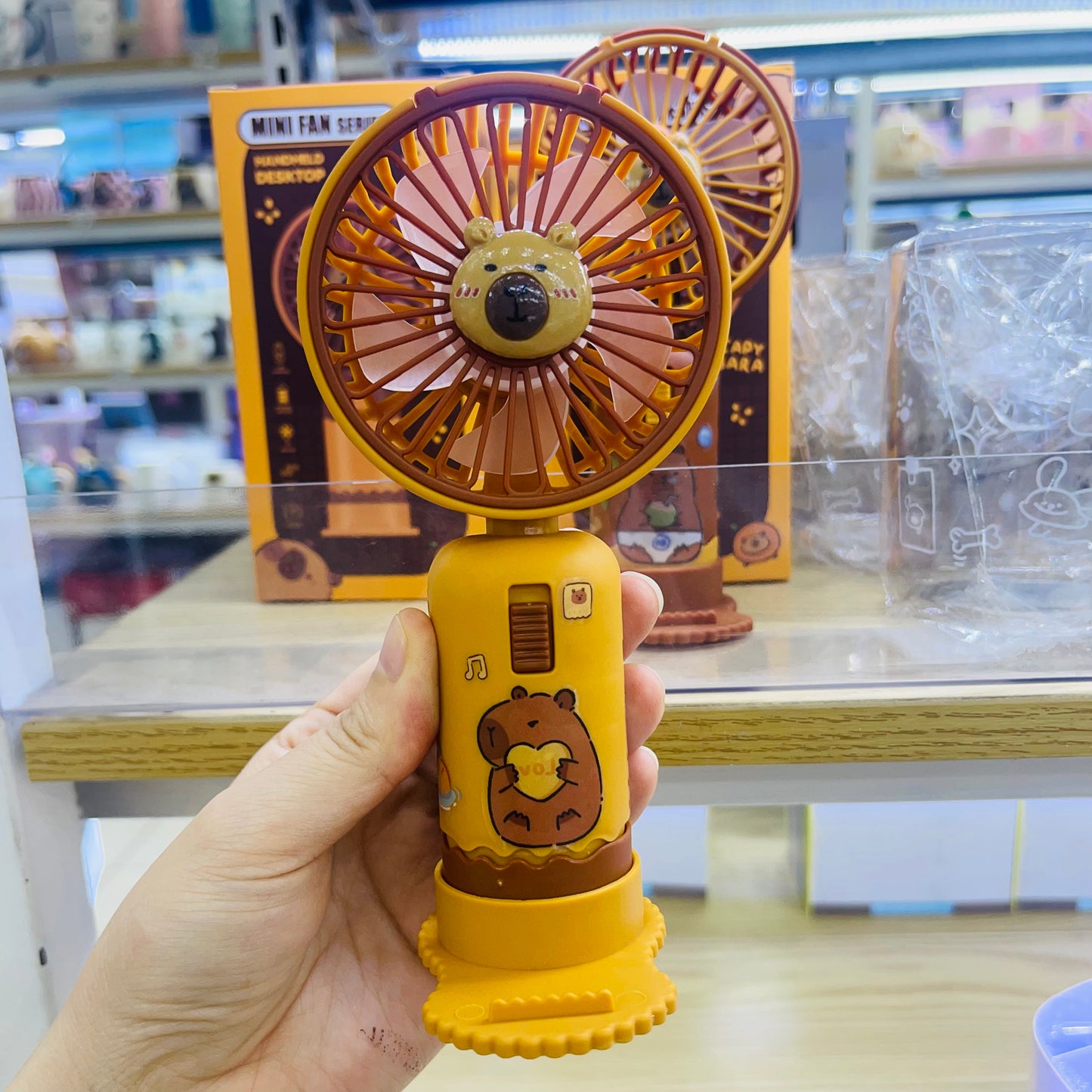 Ventilador “Capybara” + Lámina de Stickers. Cargador USB