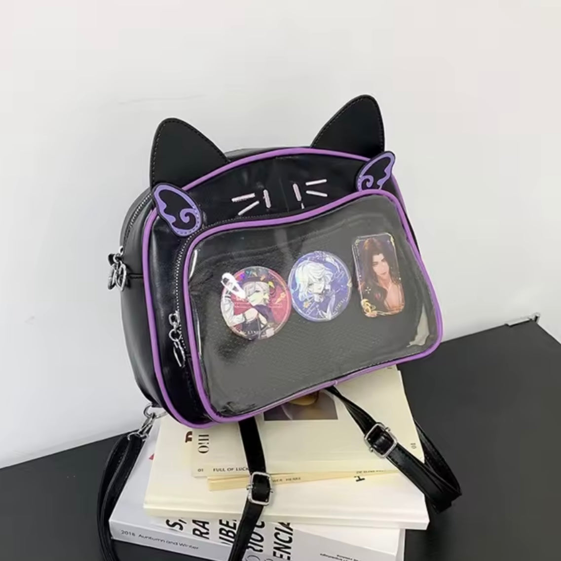 Mochila- Bolso “Gatito Alas”. Material Cuerina 26x22x13cms
