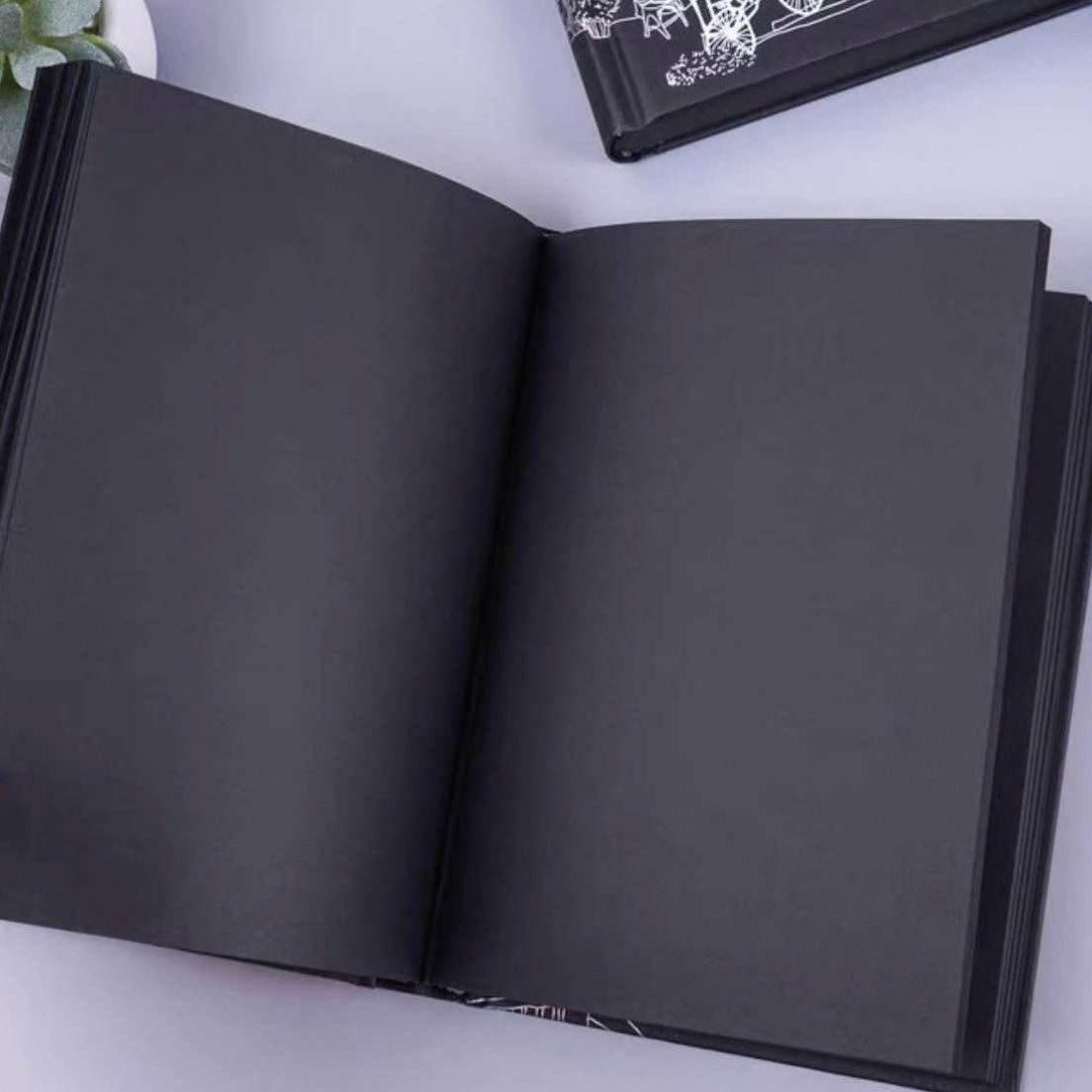 Libreta “Gatito”. Hojas Negras, 128U 19x13cms