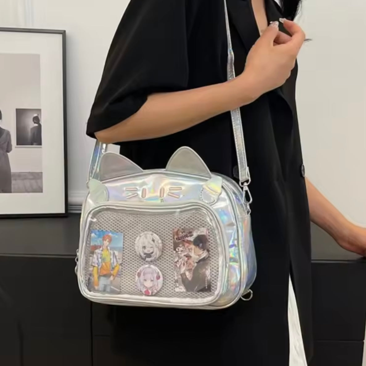 Mochila- Bolso “Gatito Alas”. Material Cuerina 26x22x13cms