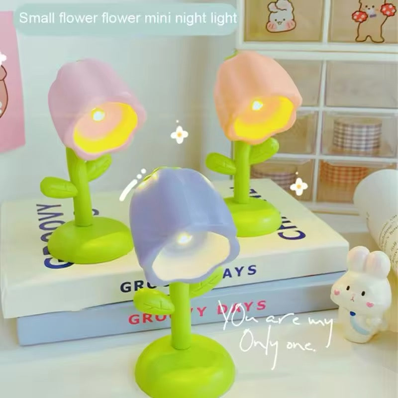 Mini Lámpara “Flor”. Utiliza 3 pilas de Reloj.