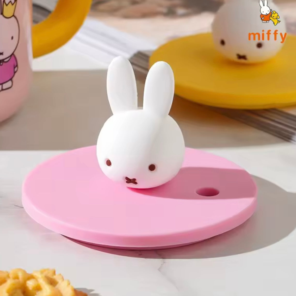 Taza “Miffy”. 540ml Material Cerámica.
