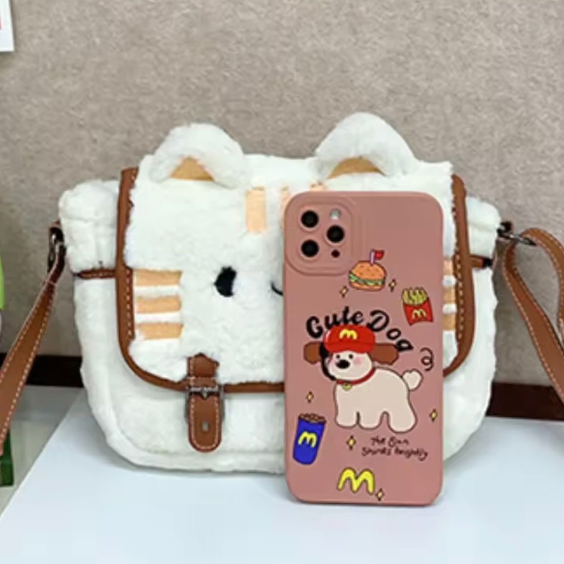 Cartera Felpuda “Gatito”. 24x18x5cms