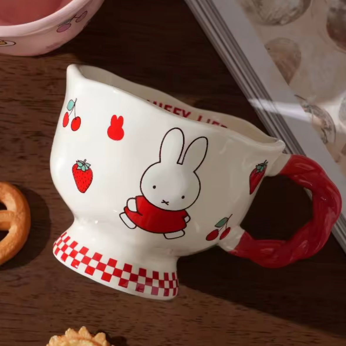 Taza “MIFFY”. Material Cerámica