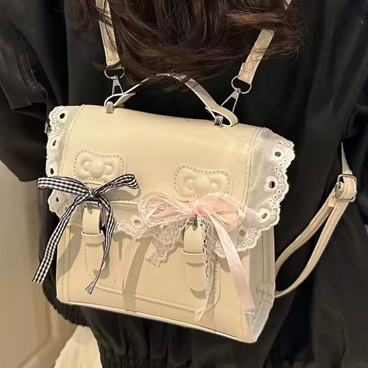 Cartera o Mini Mochila Cuerina. 19x18x10cms