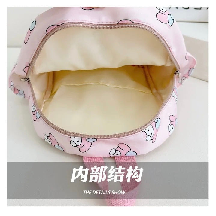 Mochila Impermeable “Sanrio”. 34x27x12cms