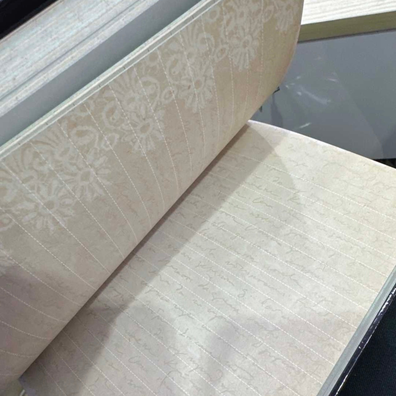 Libreta “Flores”. Hojas con Diseño, 128U 19x14cms