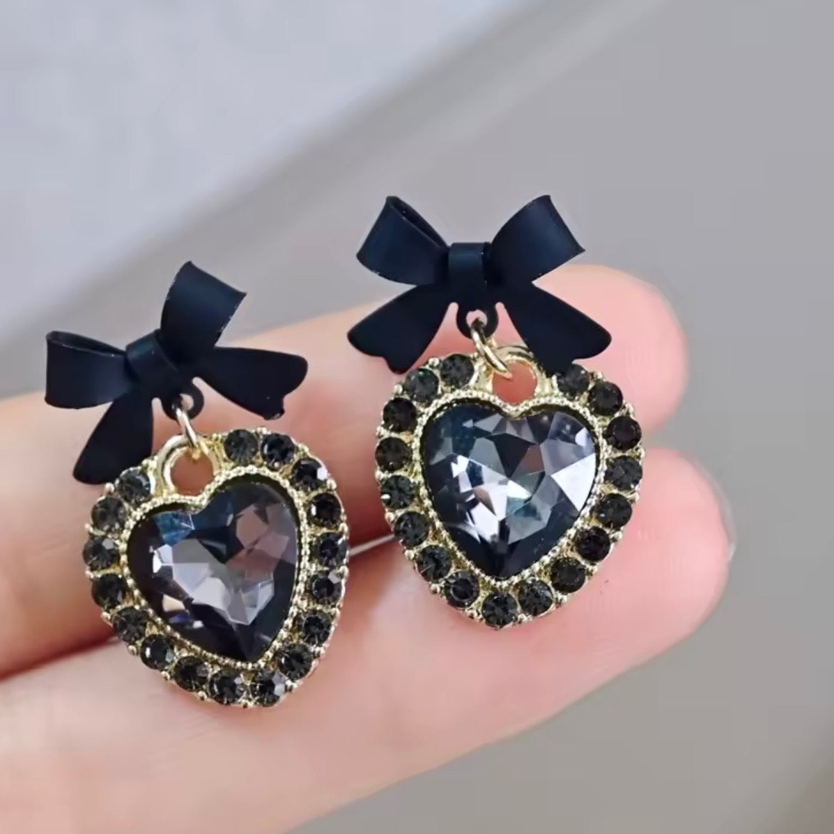 Aros “Cinta Corazón Negro”