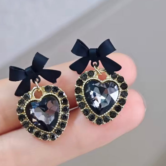 Aros “Cinta Corazón Negro”