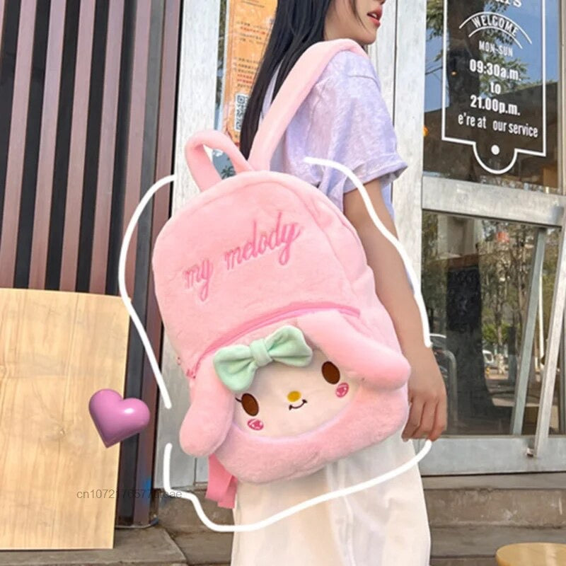 Mochila Felpuda “Sanrio”. 40x37x13Cms