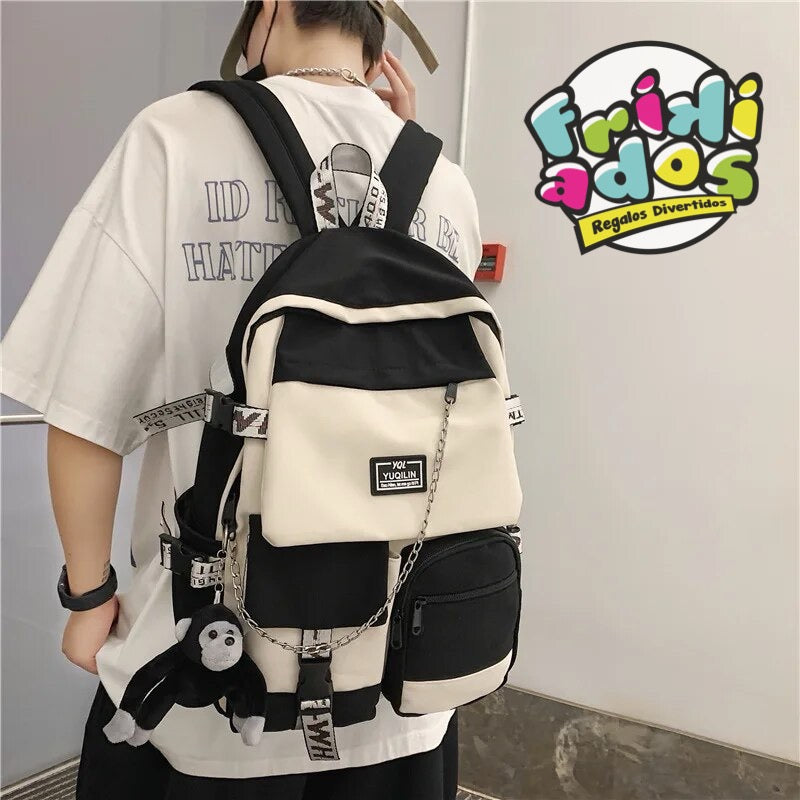 Mochila MultiBolsillos + Cadena + Llavero “Estilo Coreano”. 44x32x15Cms