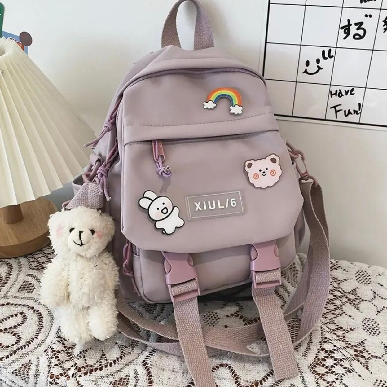 Mini Mochila Impermeable + 3 Pins + Llavero. 27x23x13Cms