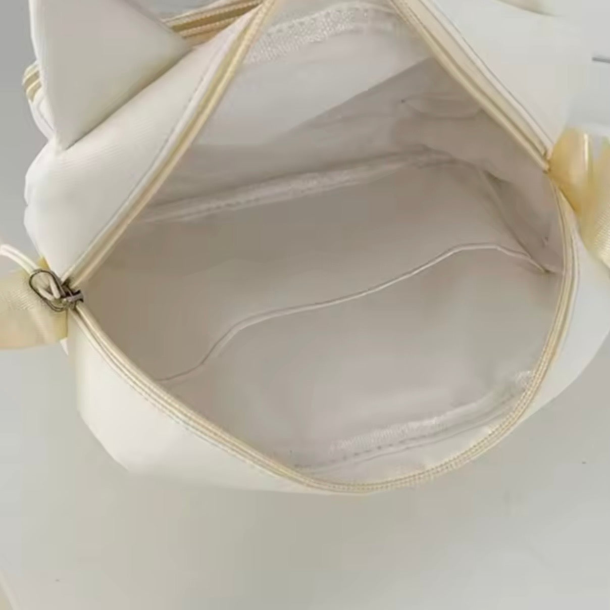 Cartera Orejitas. 22x17x7cms