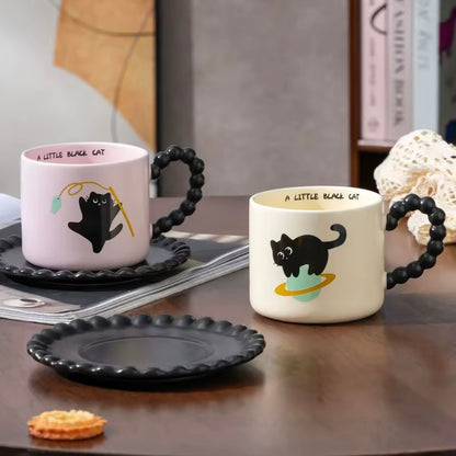 Taza “A Little Black Cat”. Material Cerámica. No incluye Plato.