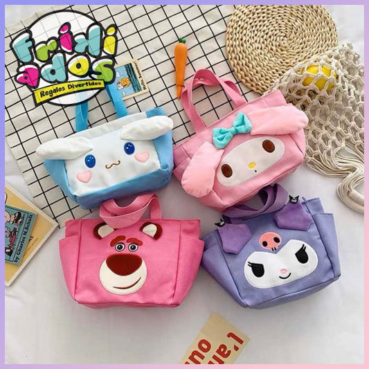 Mini Bolso “Sanrio”. Incluye tirante largo. 27x18x9Cms